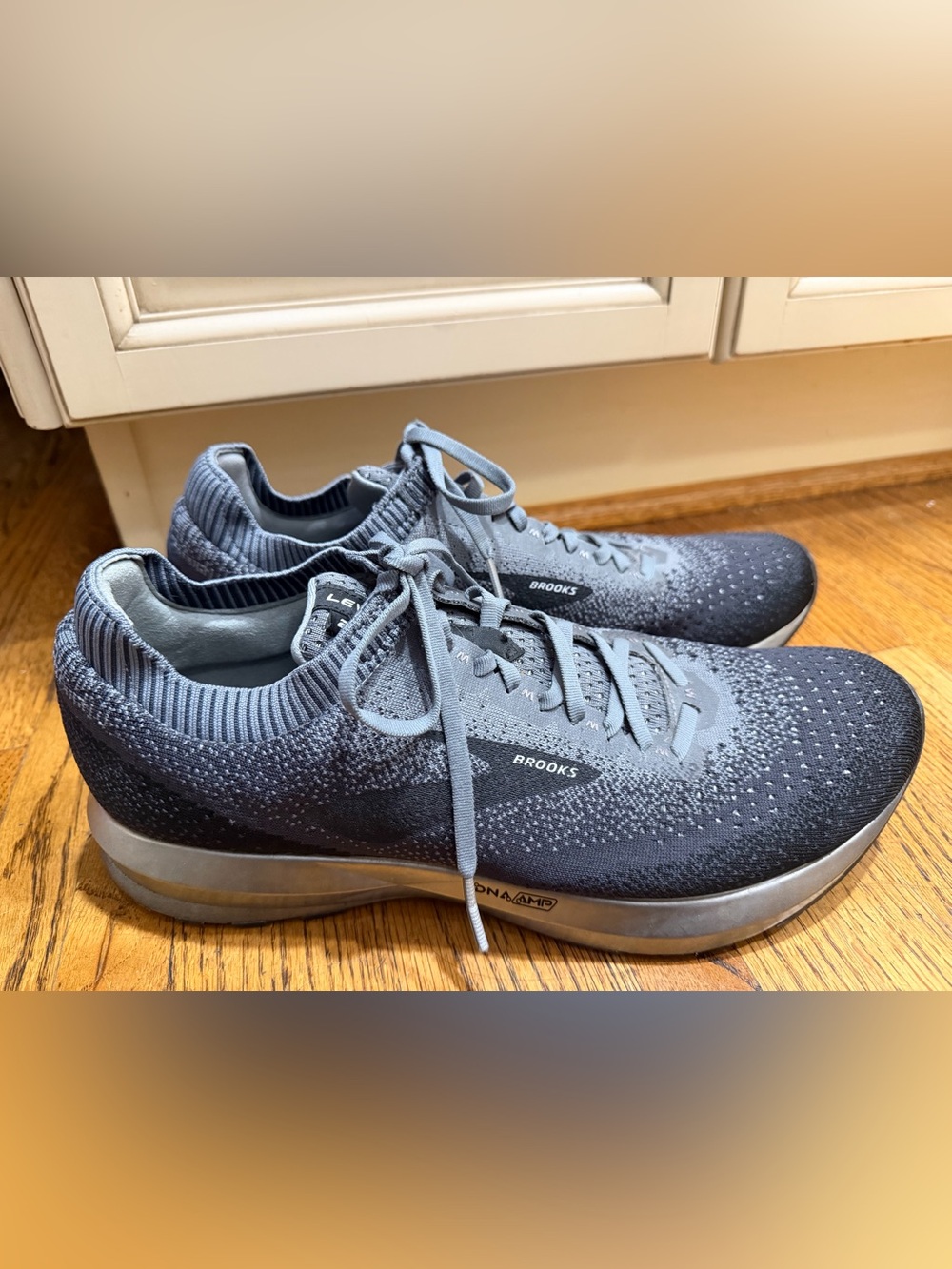 Brooks Grey/Black Gradient Knit Levitate 2 Sneakers Sz 12